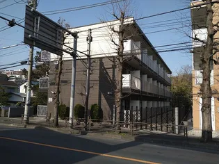 レオパレスホワイトヒルズ西生田【1階】の外観