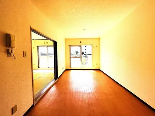 湘南カワマヒルズ【2階】の居間