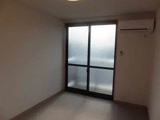 レオパレスハイム三ツ沢【2階】の居間