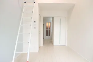 メローペ【2階】の居間