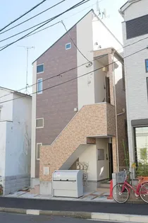 LEON【2階】の外観