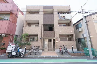 アムール【3階】の外観