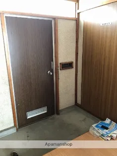 小川アパート【2階】の玄関