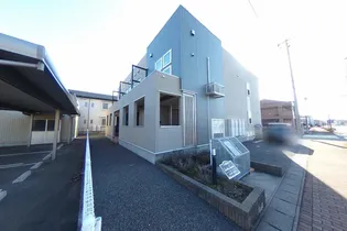 ラッキー スクエア【1階】の外観