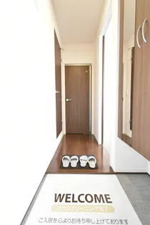 グランドソレイユ B【2階】の玄関