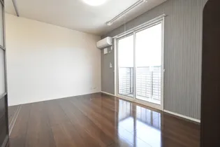 グランドソレイユ B【2階】の居間