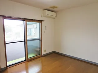 ハイツリリーフ1【2階】の居間