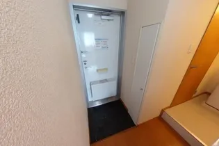 レオパレスあすなろ【2階】の玄関