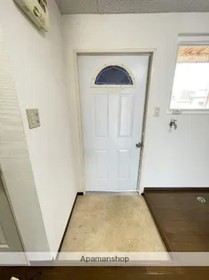 カナビアン【101号室】の玄関