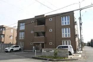 アズ・アールヴォリ町村【1階】の外観