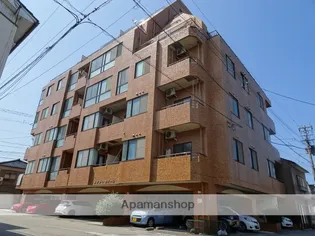 メゾン・ド・ラポール梅沢町【3階】の外観