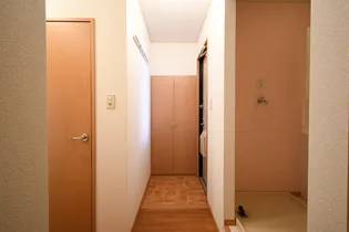 ラ・ベルフォンテーヌ A【2階】の玄関