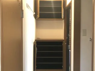 ベルリネッタⅡ【2階】の玄関