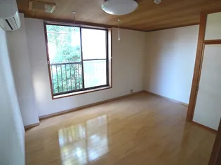 メゾンロマニア【301号室】の居間