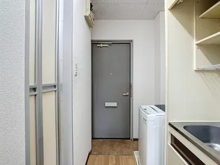 アルゼール辰口【311号室】の玄関