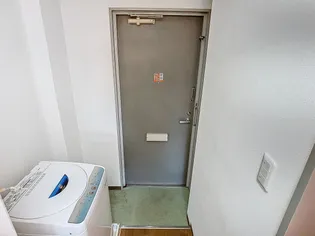 アルゼール辰口【215号室】の玄関