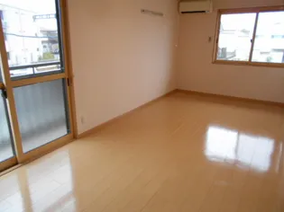 リビングタウン小松弐番館 C棟【2階】の居間