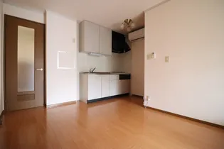 セジュール ポロアⅡ【2階】の居間