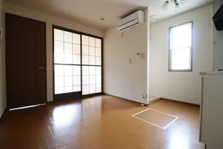 セジュール ポロアⅡ【1階】の居間