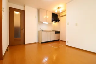 セジュール ポロアⅡ【1階】の居間