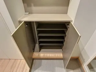 ニュアージュ【101号室】の玄関