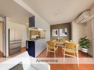 四季の街 ドゥ・モンターニュ泉【601号室】の居間