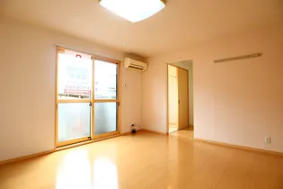 ヴィヴレ横川 B【1階】の居間