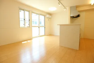 ジュエルハイツ【III号室】の居間