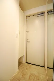 フルーリィア【1階】の玄関