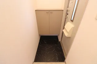 プリムローズ【2階】の玄関