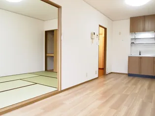 ノースリバーJ【1階】の居間