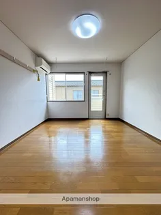 レーベン21【202号室】の居間