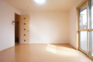 ヴィヴレ横川 B【103号室】の居間