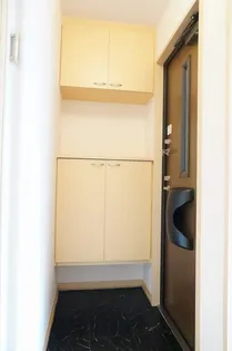 ヴィヴレ横川 B【103号室】の玄関