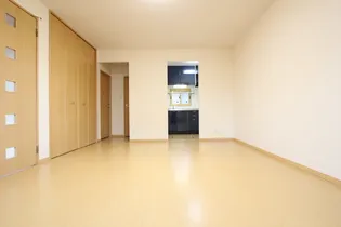 フロンテーラ【1階】の居間