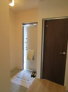 レ セーナ B【1階】の玄関