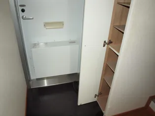 レオパレスハイランドコート【104号室】の玄関