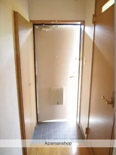 ロジュマンコスモ【203号室】の玄関