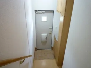 シュティル デーア【2階】の玄関