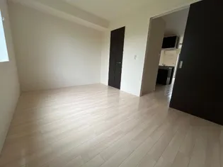 LUCEN【1階】の居間