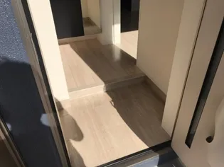 LUCEN【1階】の玄関