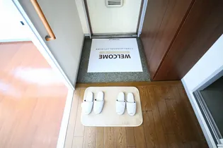 アン・ジュール【2階】の玄関