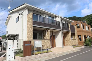 ブルーアニュー【1階】の外観