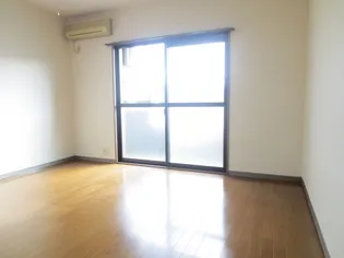 マ メゾンM【102号室】の居間