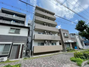 バルタザール【2階】の外観