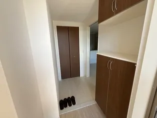 ロイヤル・コート【1階】の玄関