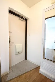 マーキュリーⅡ【203号室】の玄関