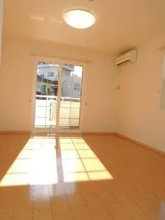 グラン・エスト V【1階】の居間