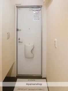 カルミア【101号室】の玄関