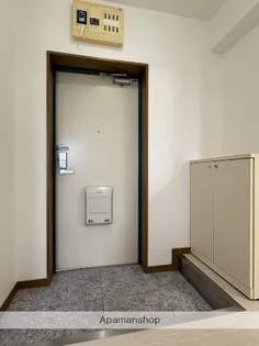 メローネINN【2階】の玄関